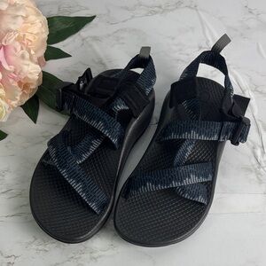 Chaco boys outdoor sandal Black and Blue kids size 1 new in box